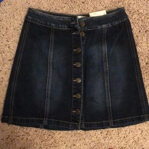 ⭐️Sold⭐️Button Up Denim Skirt
